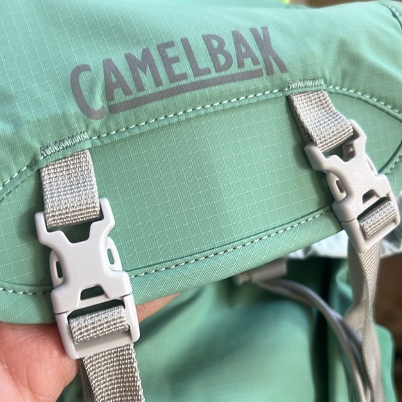 Camelbak Daystar 16 Hydration Backpack 2.5L  no bottle insert Hiking Camping - Picture 3 of 5